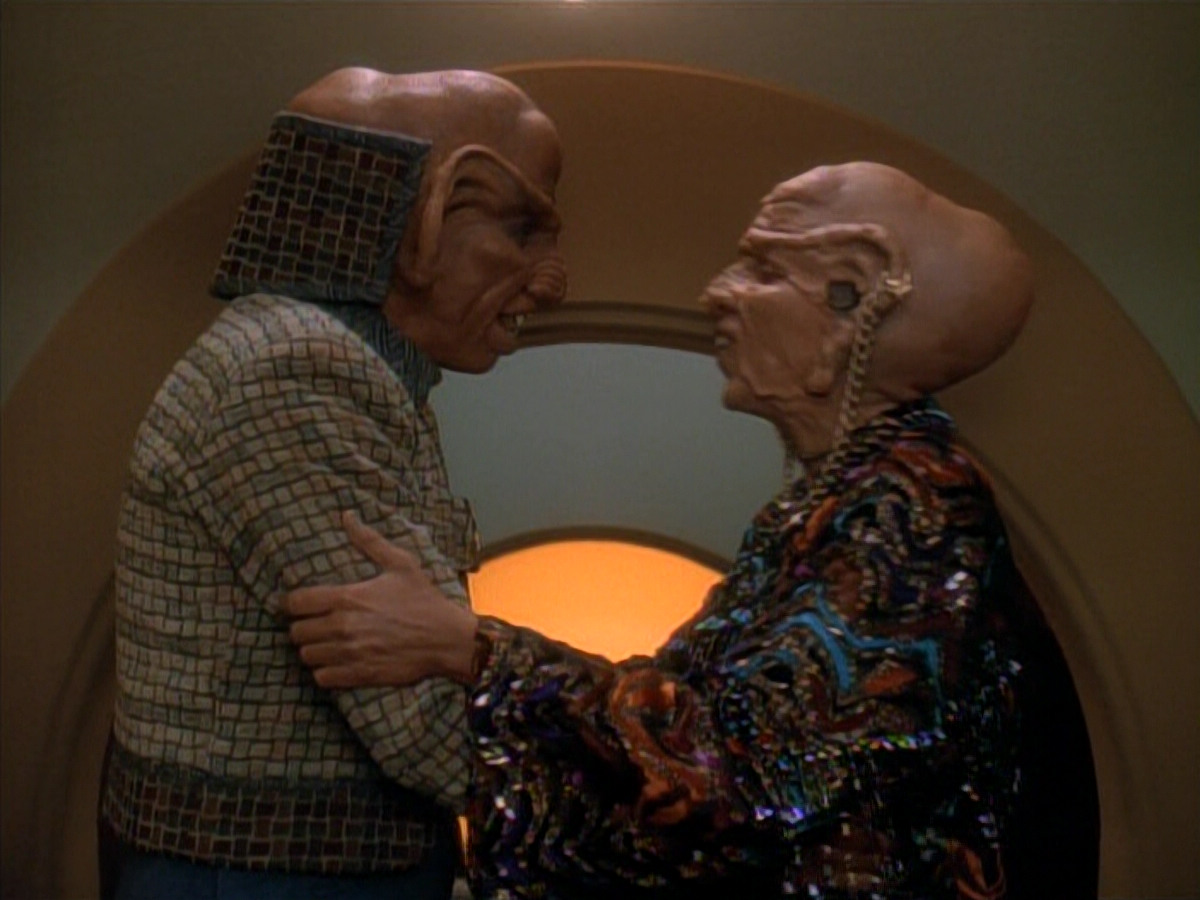 extant_StarTrek_DS9_3x23-FamilyBusiness_01094.jpg