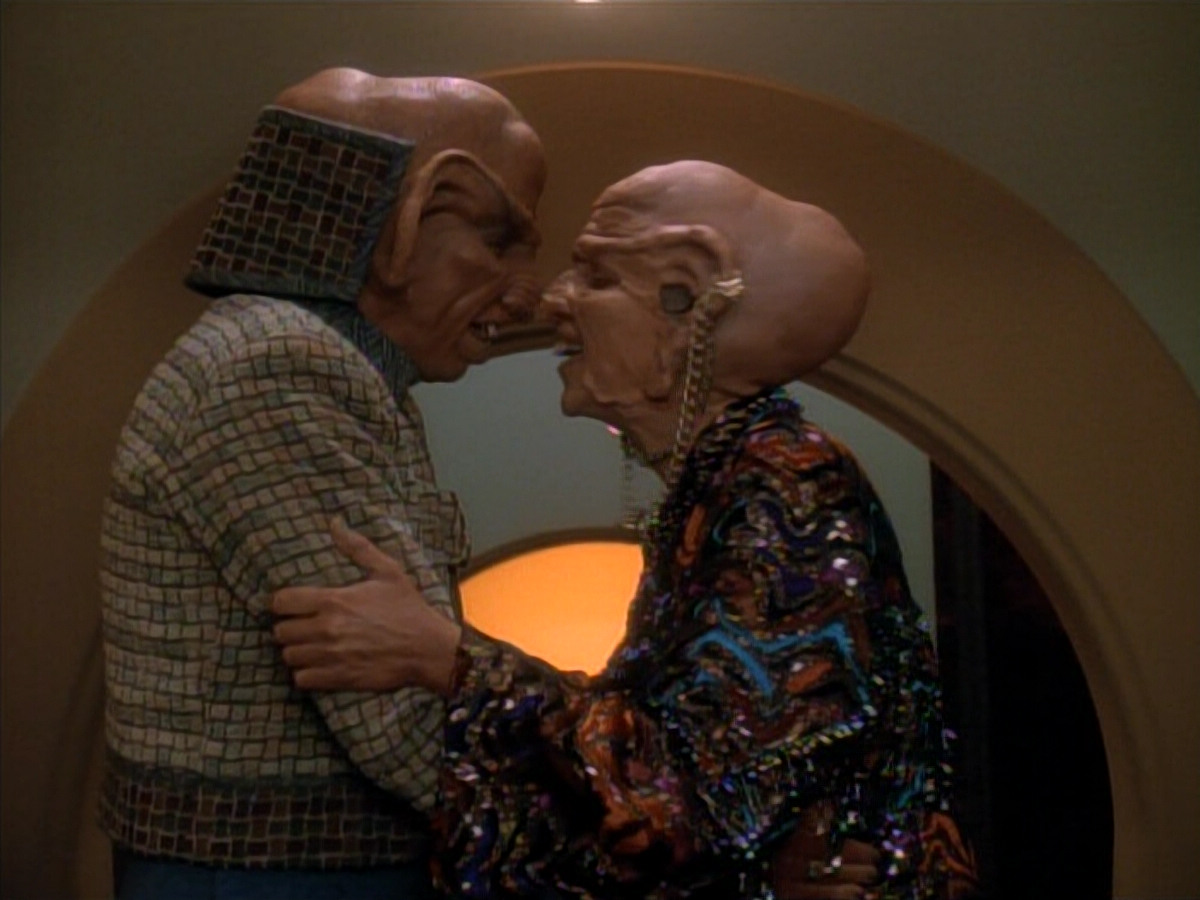 extant_StarTrek_DS9_3x23-FamilyBusiness_01095.jpg