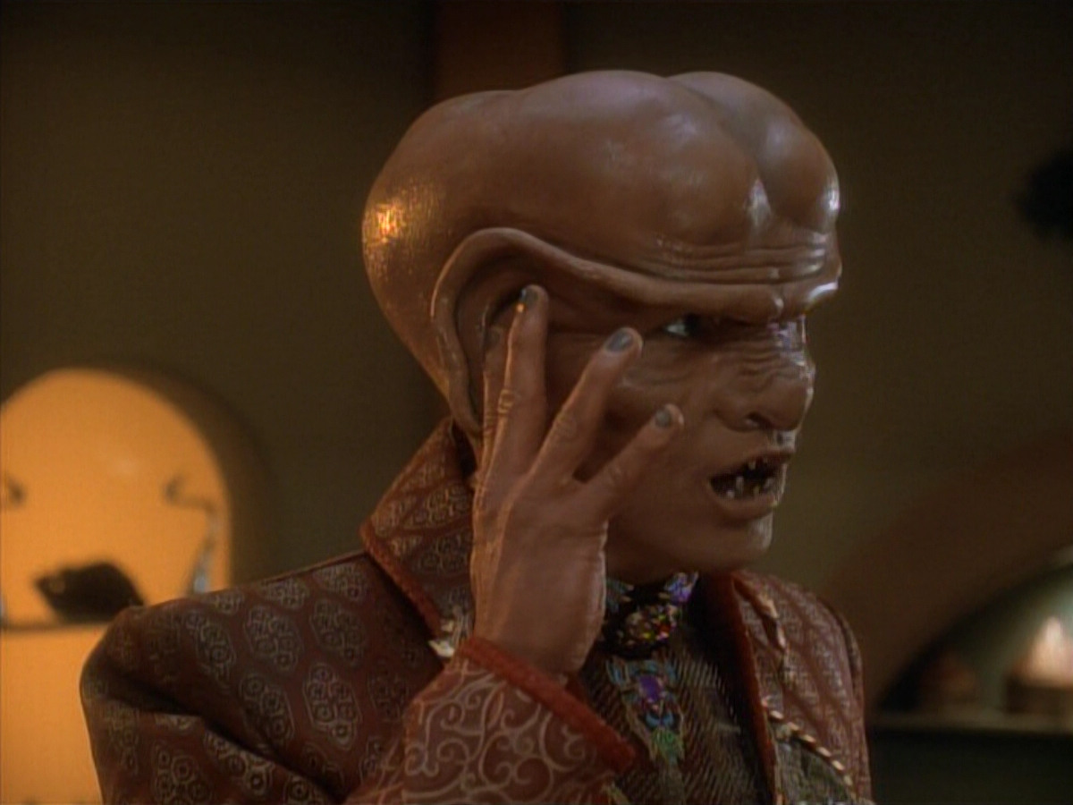 extant_StarTrek_DS9_3x23-FamilyBusiness_01099.jpg