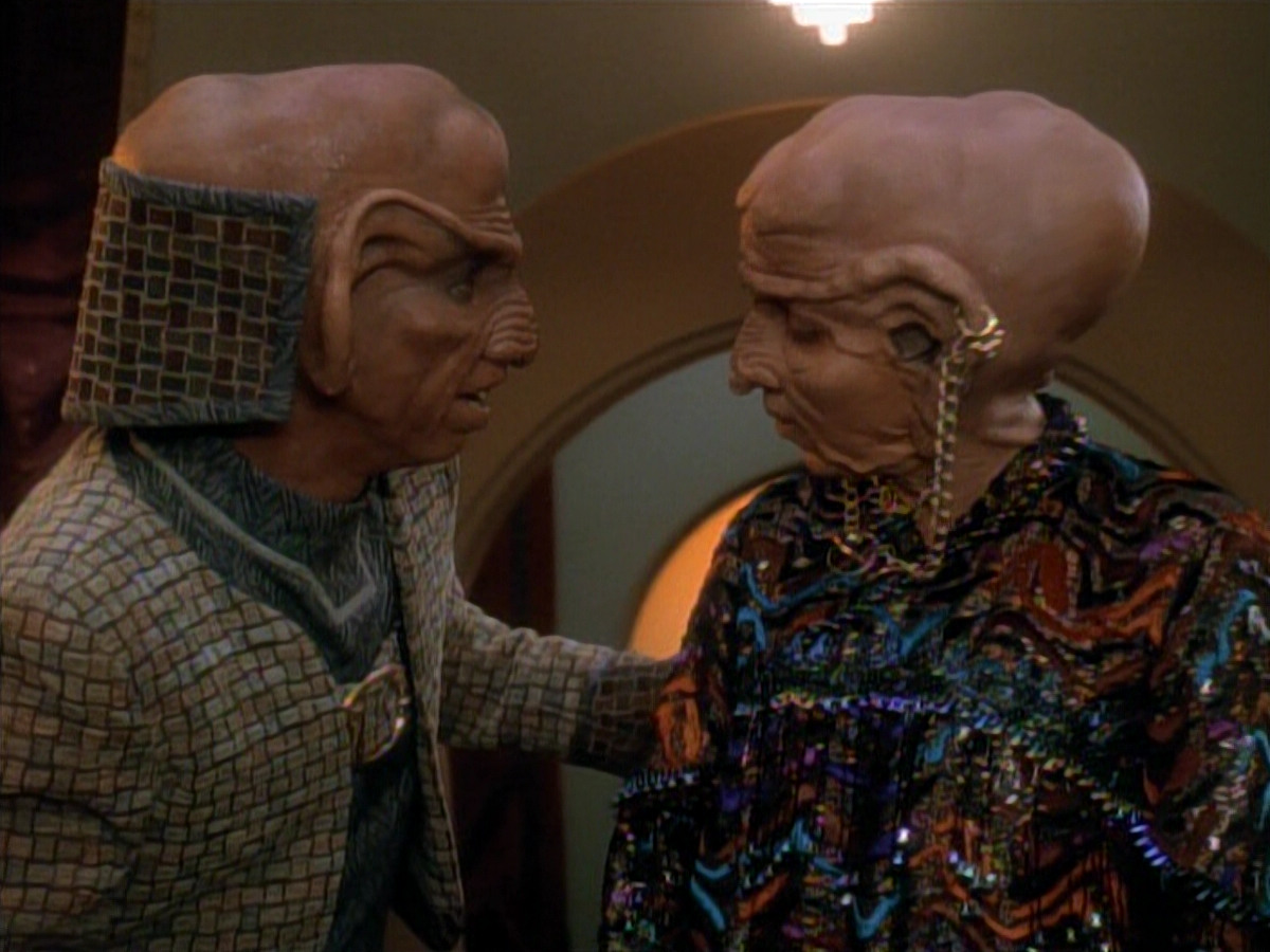 extant_StarTrek_DS9_3x23-FamilyBusiness_01130.jpg