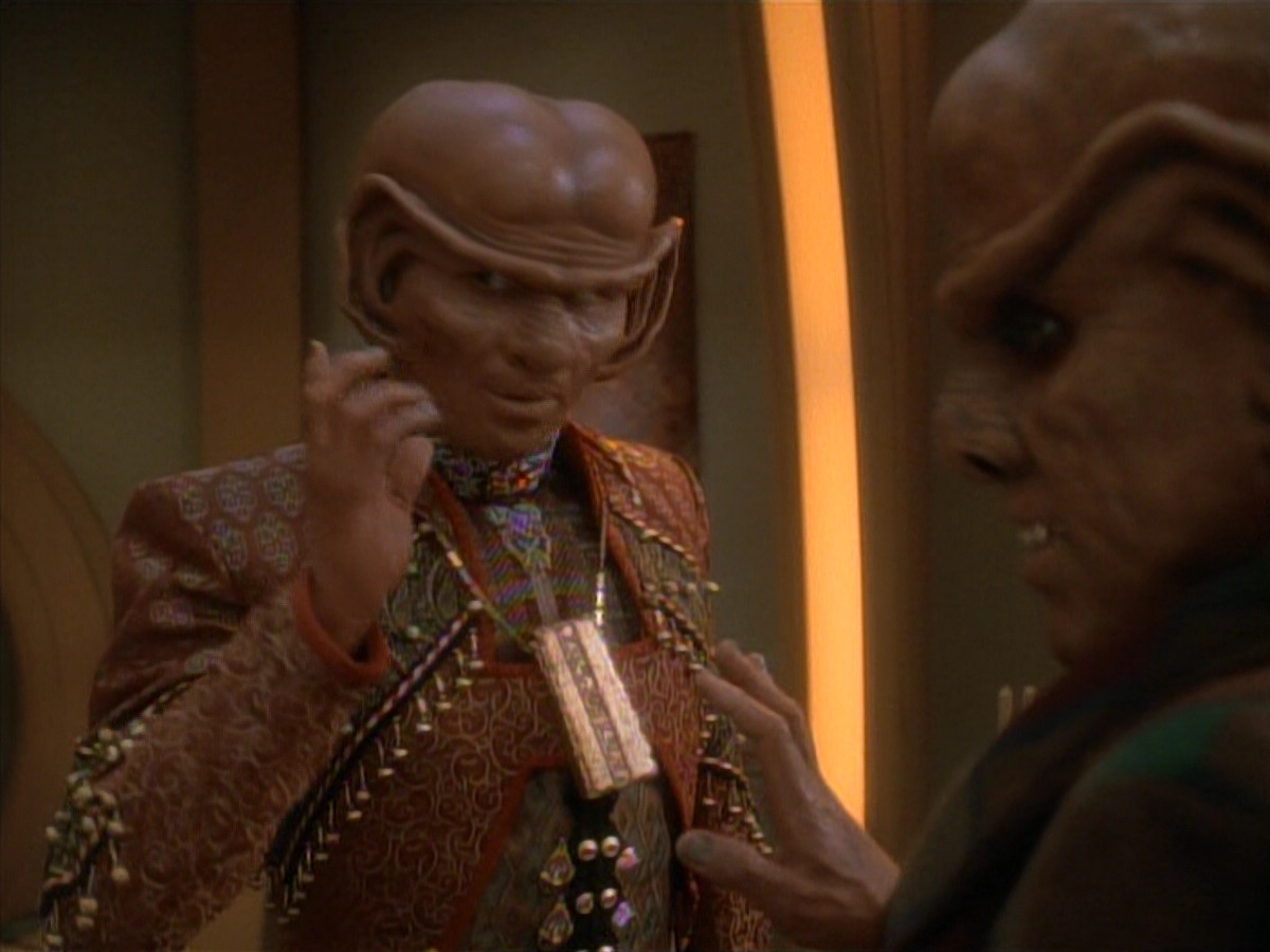 extant_StarTrek_DS9_3x23-FamilyBusiness_01134.jpg