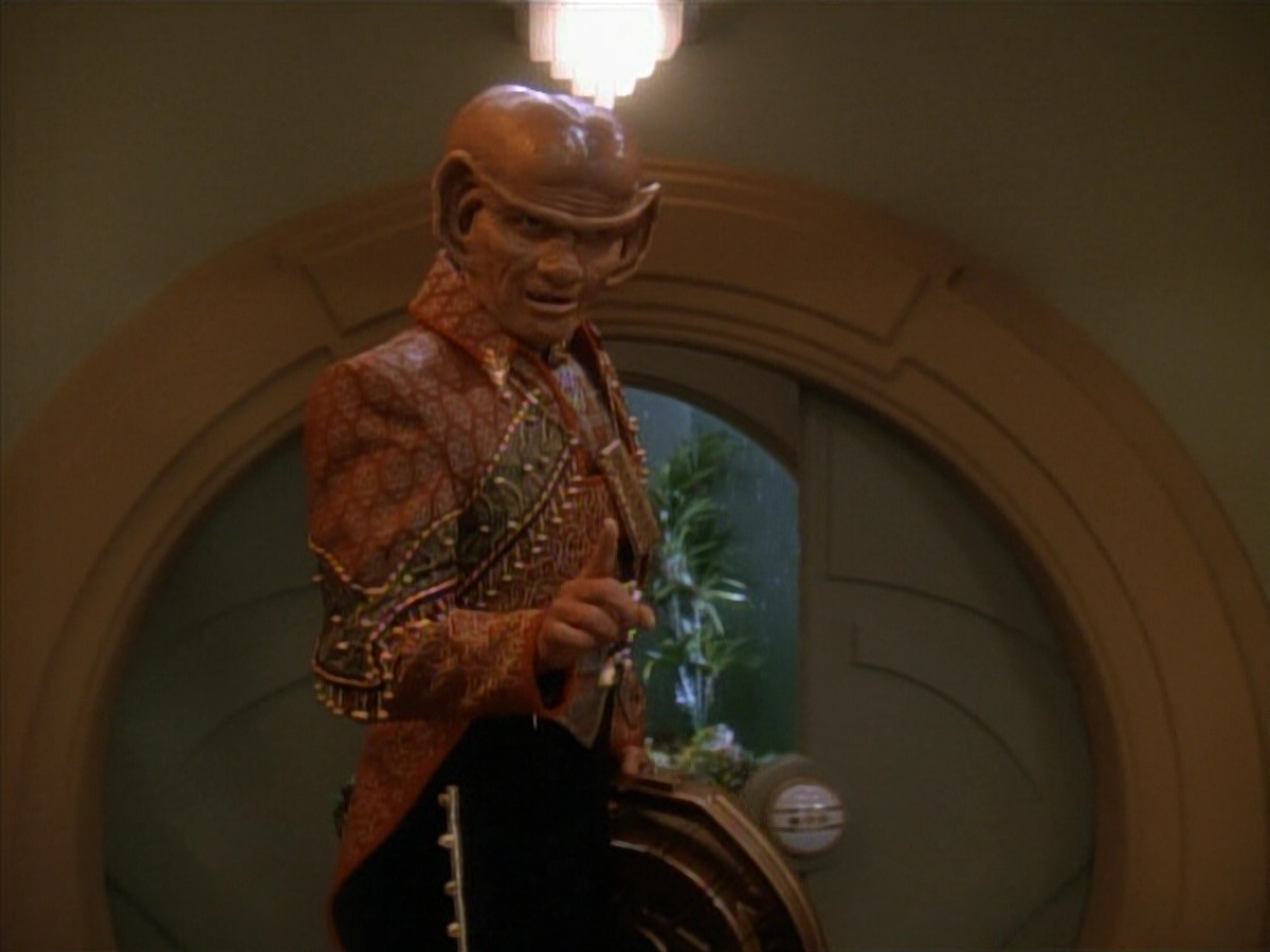 extant_StarTrek_DS9_3x23-FamilyBusiness_01146.jpg