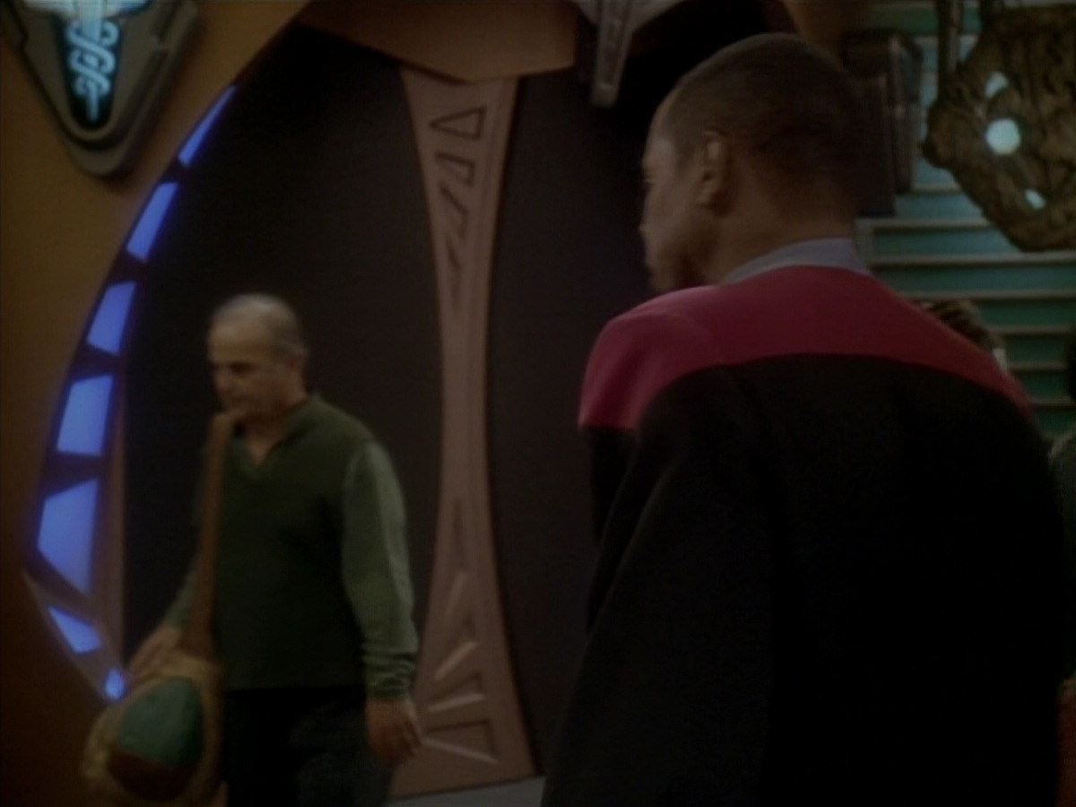 extant_StarTrek_DS9_3x23-FamilyBusiness_01328.jpg