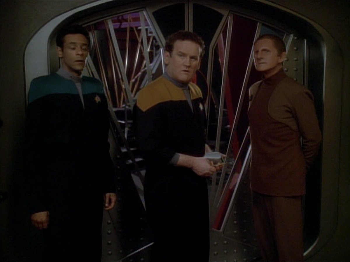 extant_StarTrek_DS9_3x23-FamilyBusiness_01329.jpg