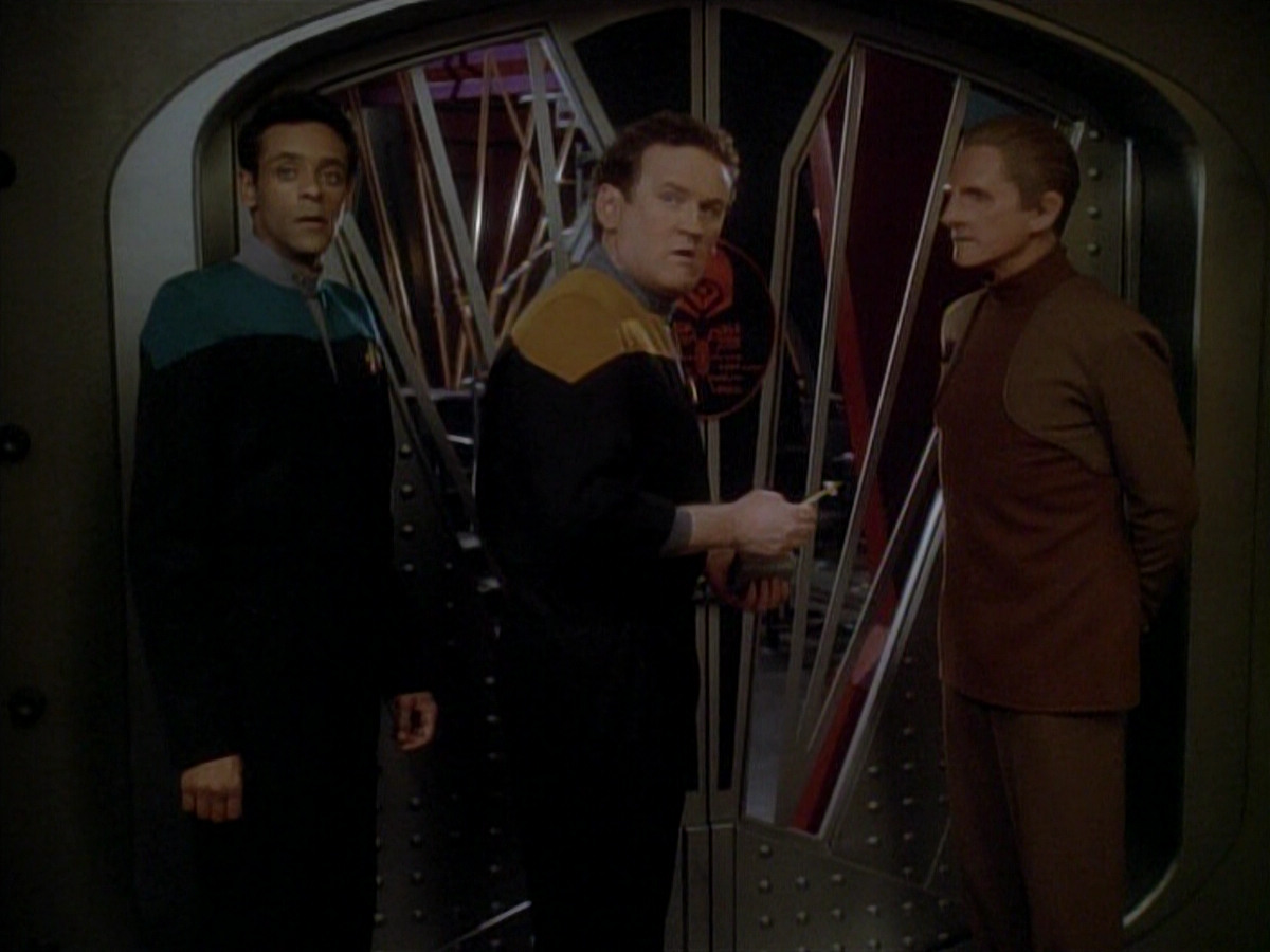 extant_StarTrek_DS9_3x23-FamilyBusiness_01334.jpg