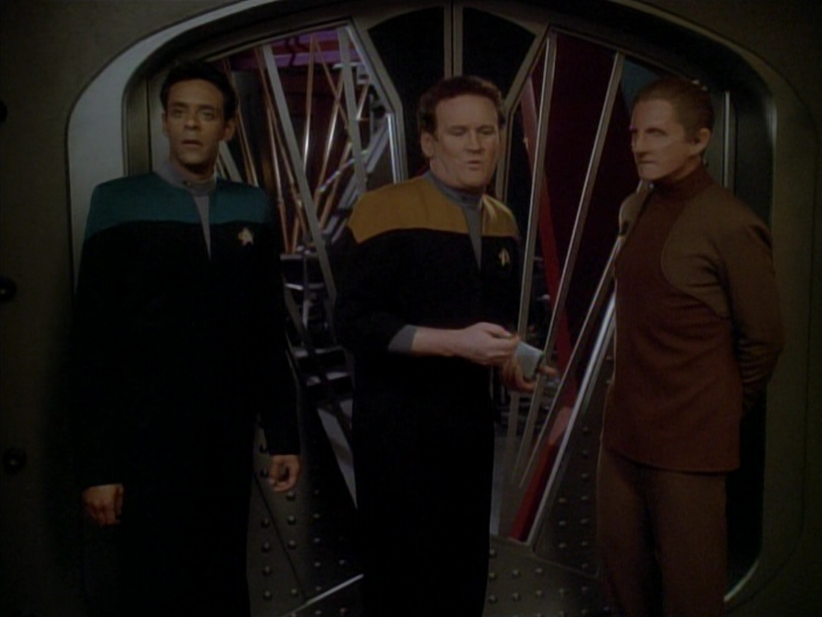 extant_StarTrek_DS9_3x23-FamilyBusiness_01337.jpg