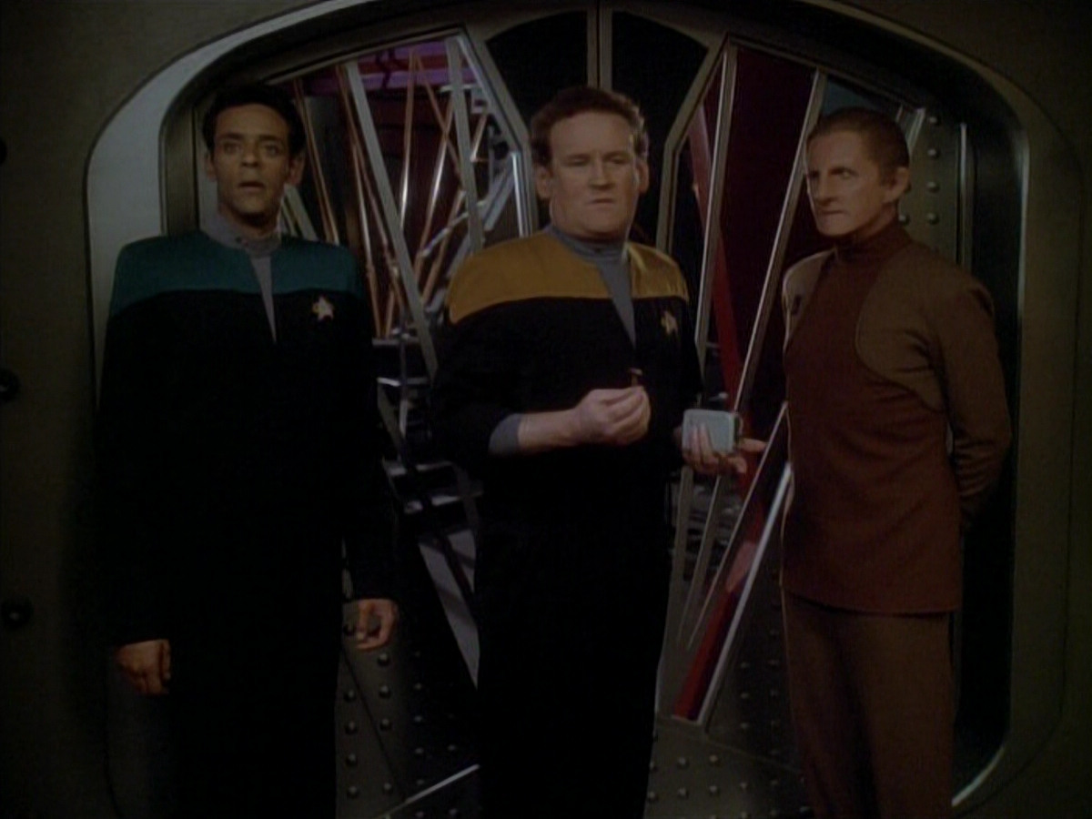 extant_StarTrek_DS9_3x23-FamilyBusiness_01339.jpg