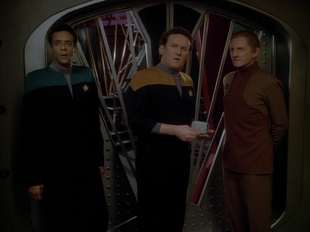 extant_StarTrek_DS9_3x23-FamilyBusiness_01340.jpg