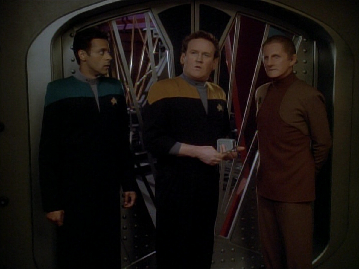 extant_StarTrek_DS9_3x23-FamilyBusiness_01343.jpg