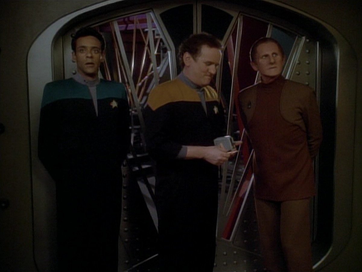 extant_StarTrek_DS9_3x23-FamilyBusiness_01352.jpg