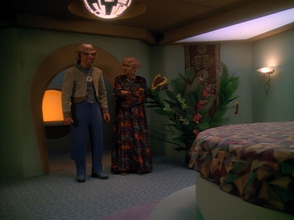 extant_StarTrek_DS9_3x23-FamilyBusiness_01779.jpg