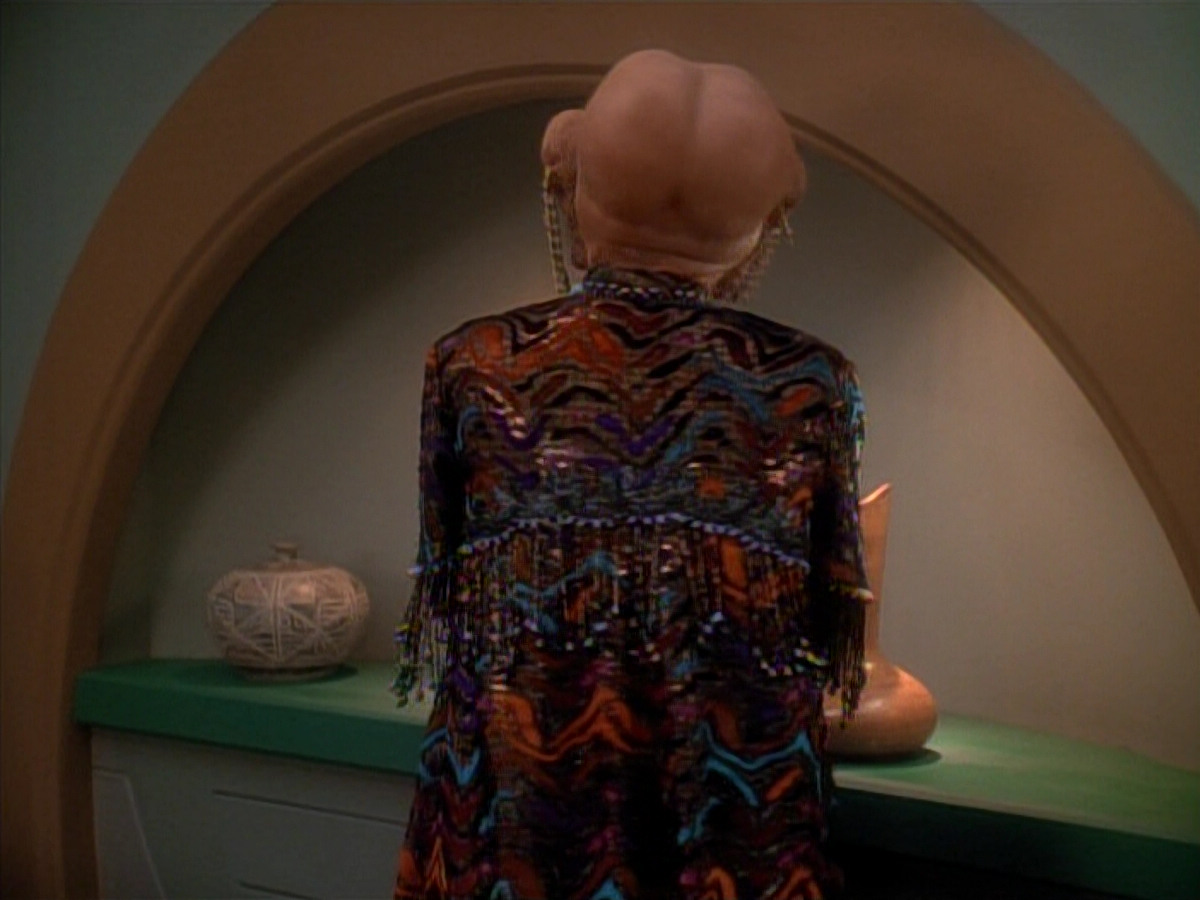 extant_StarTrek_DS9_3x23-FamilyBusiness_01795.jpg