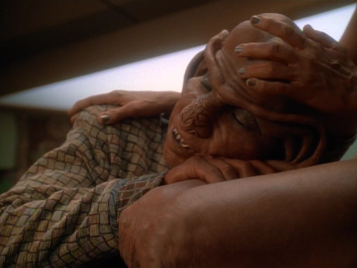extant_StarTrek_DS9_3x23-FamilyBusiness_01918.jpg