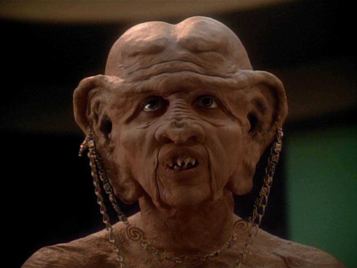 extant_StarTrek_DS9_3x23-FamilyBusiness_01988.jpg