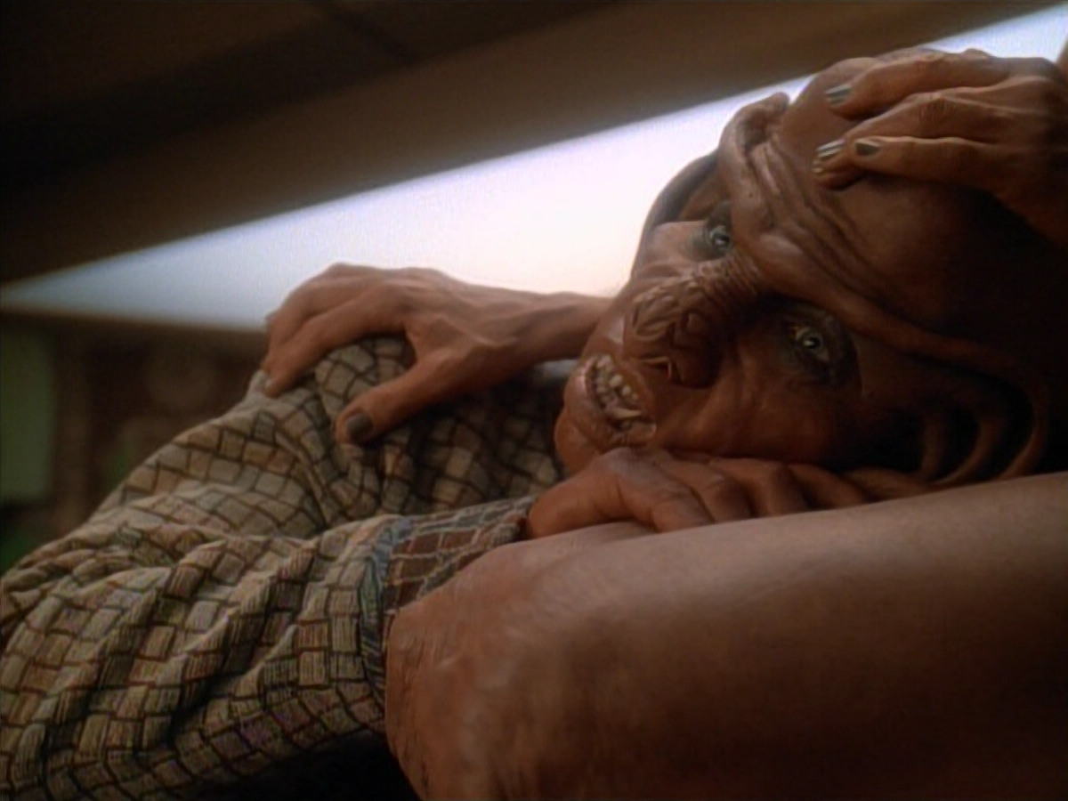 extant_StarTrek_DS9_3x23-FamilyBusiness_01992.jpg