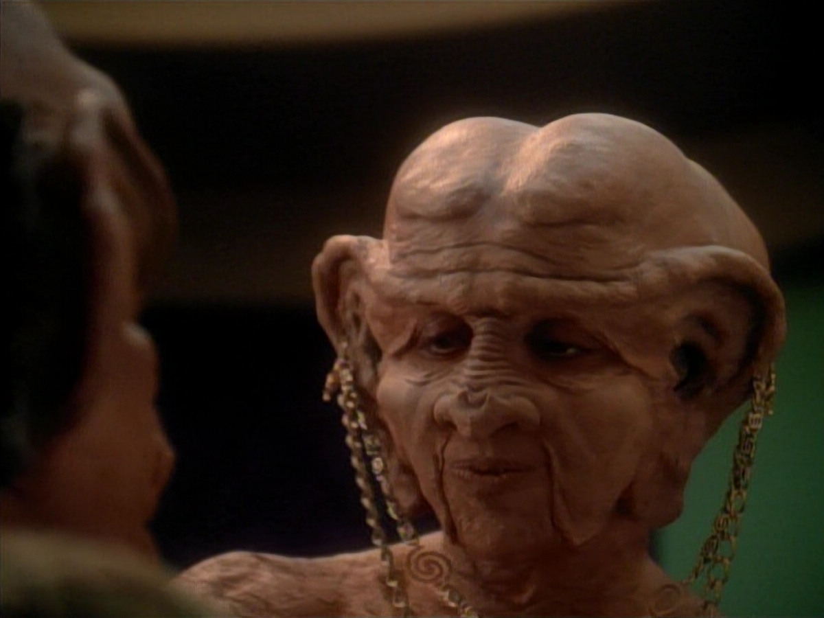 extant_StarTrek_DS9_3x23-FamilyBusiness_02002.jpg