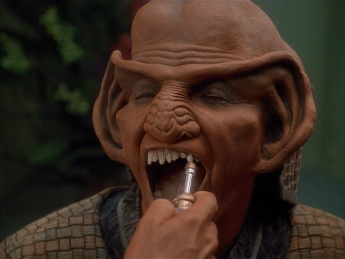 extant_StarTrek_DS9_3x23-FamilyBusiness_02027.jpg