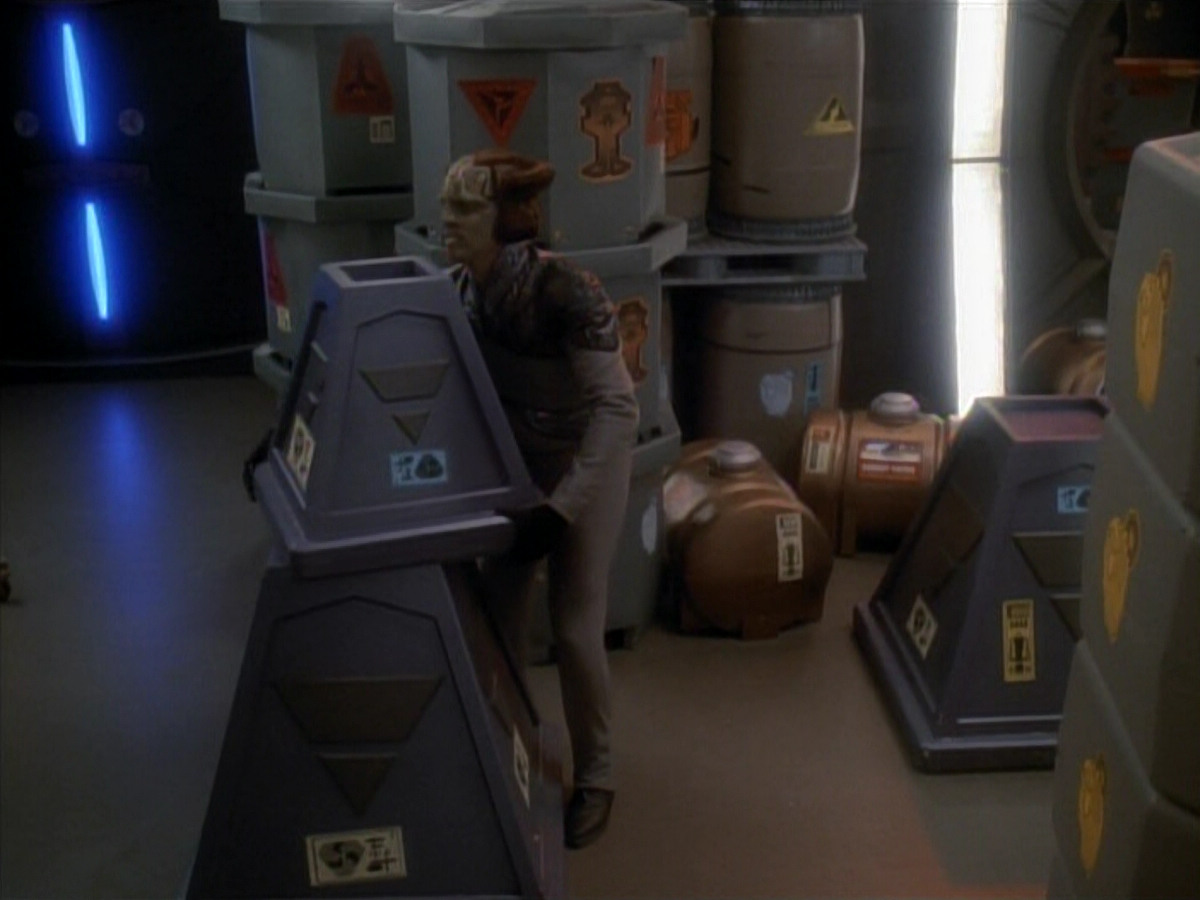 extant_StarTrek_DS9_3x23-FamilyBusiness_02030.jpg