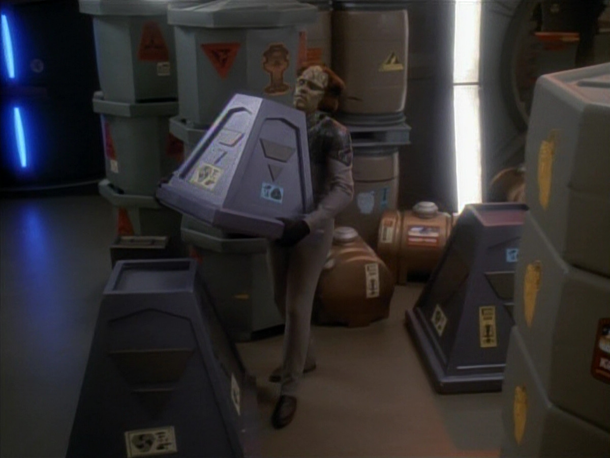 extant_StarTrek_DS9_3x23-FamilyBusiness_02032.jpg
