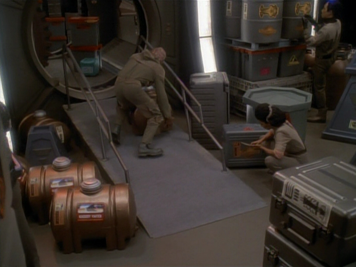 extant_StarTrek_DS9_3x23-FamilyBusiness_02039.jpg
