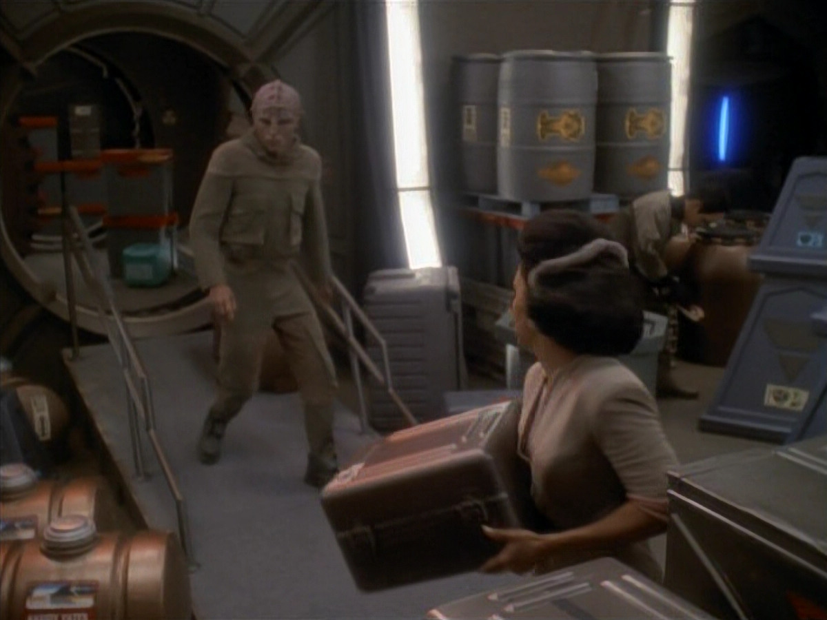 extant_StarTrek_DS9_3x23-FamilyBusiness_02053.jpg