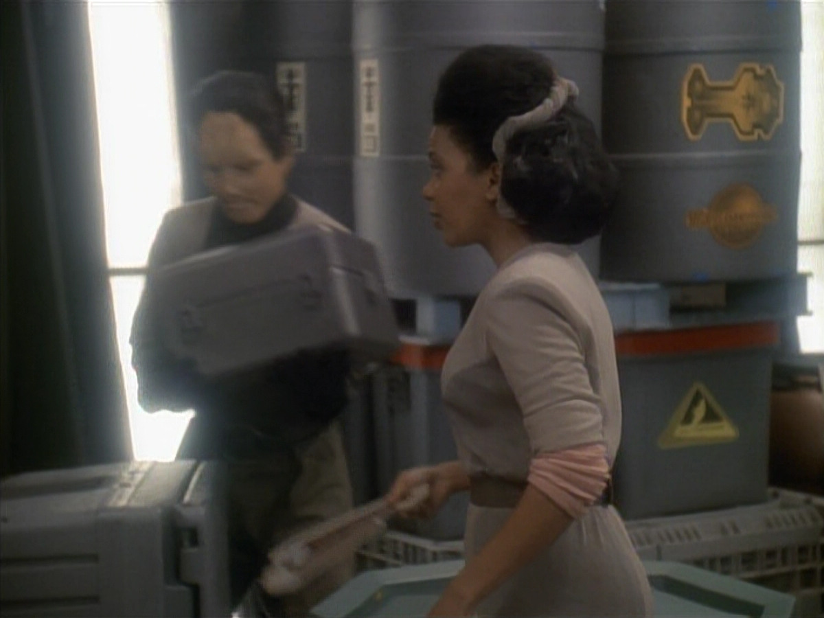 extant_StarTrek_DS9_3x23-FamilyBusiness_02063.jpg