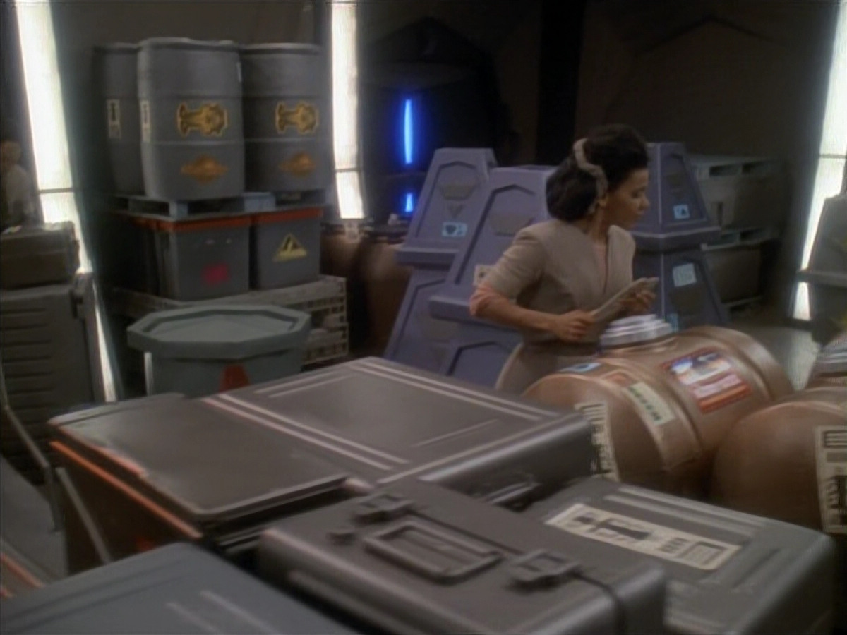 extant_StarTrek_DS9_3x23-FamilyBusiness_02080.jpg