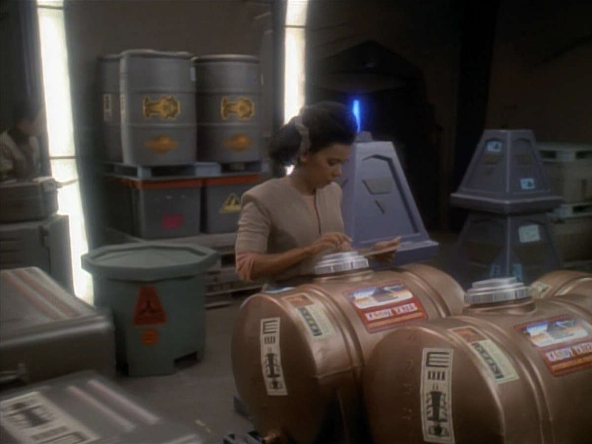 extant_StarTrek_DS9_3x23-FamilyBusiness_02082.jpg