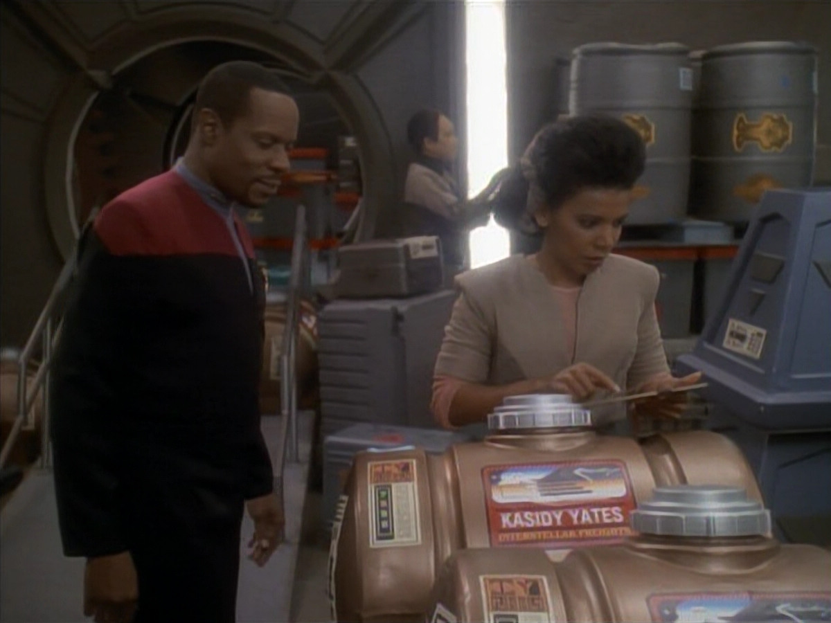 extant_StarTrek_DS9_3x23-FamilyBusiness_02085.jpg