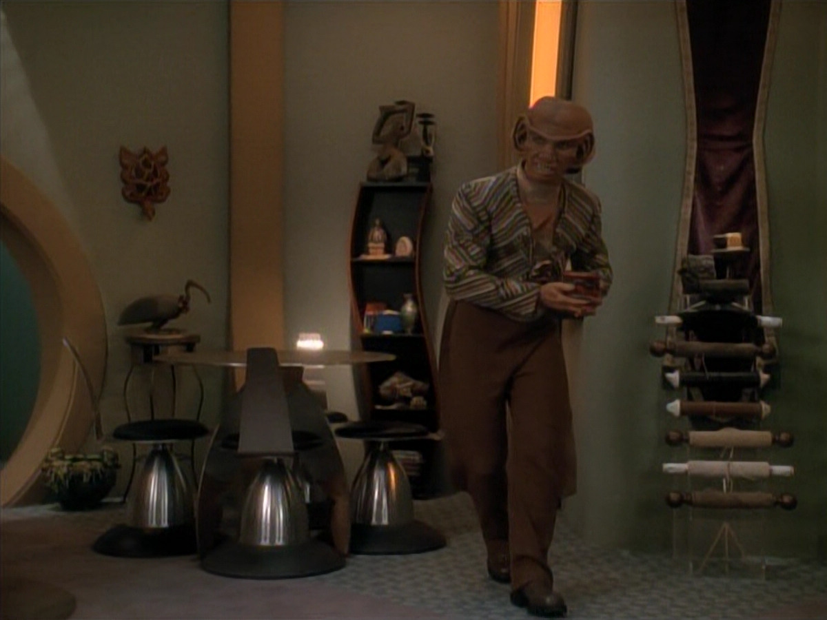 extant_StarTrek_DS9_3x23-FamilyBusiness_02286.jpg