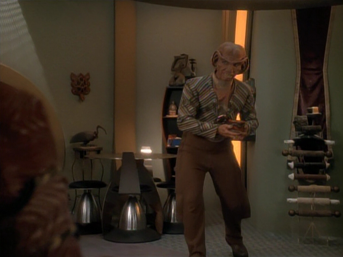 extant_StarTrek_DS9_3x23-FamilyBusiness_02287.jpg