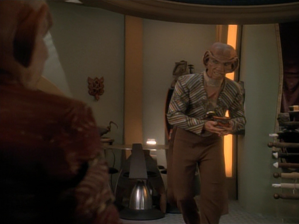 extant_StarTrek_DS9_3x23-FamilyBusiness_02288.jpg