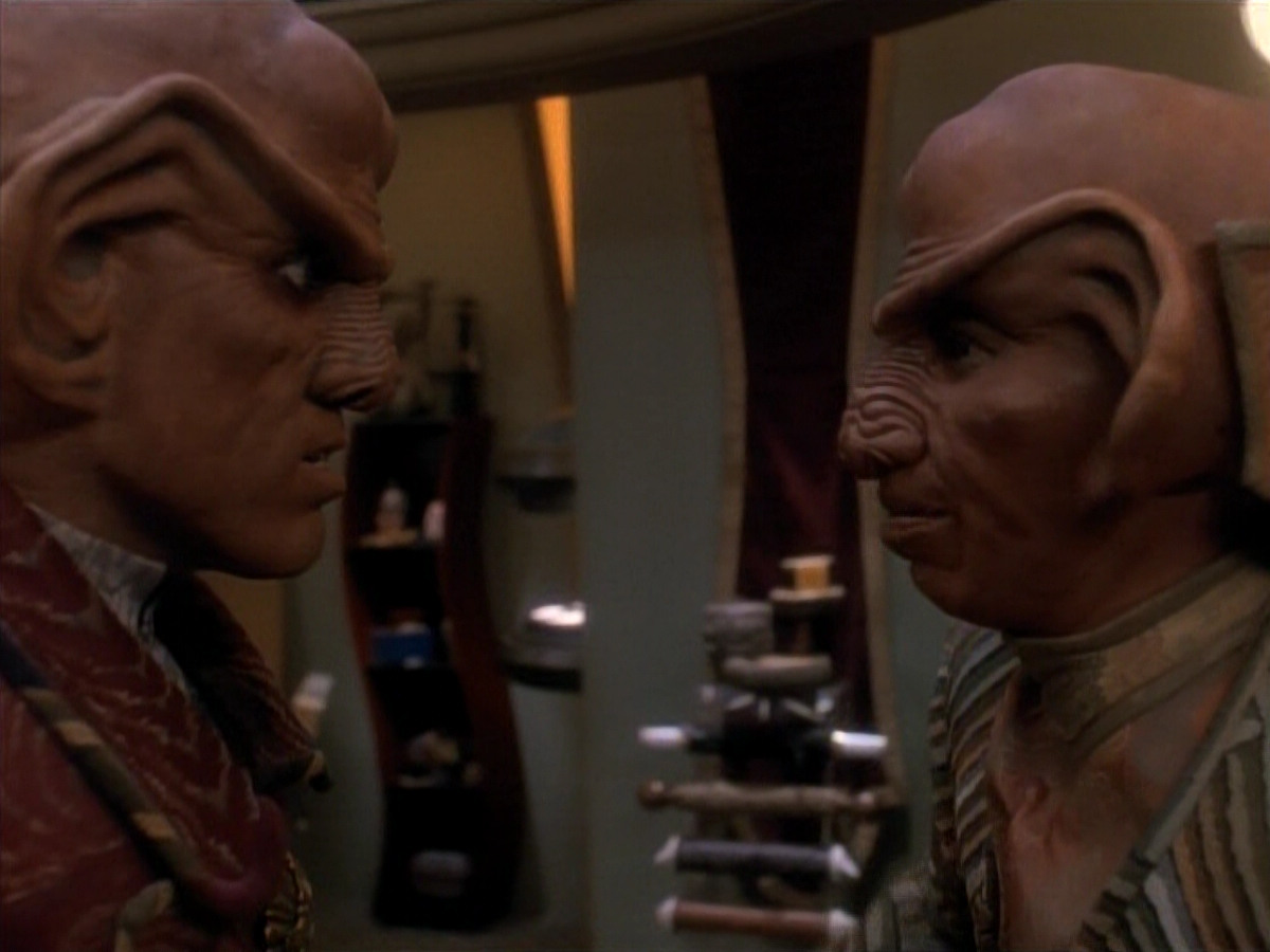 extant_StarTrek_DS9_3x23-FamilyBusiness_02587.jpg
