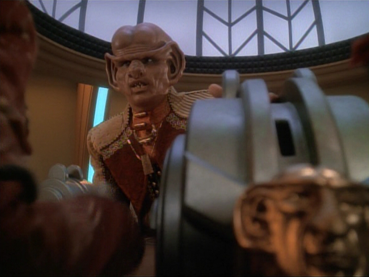 extant_StarTrek_DS9_3x23-FamilyBusiness_02770.jpg