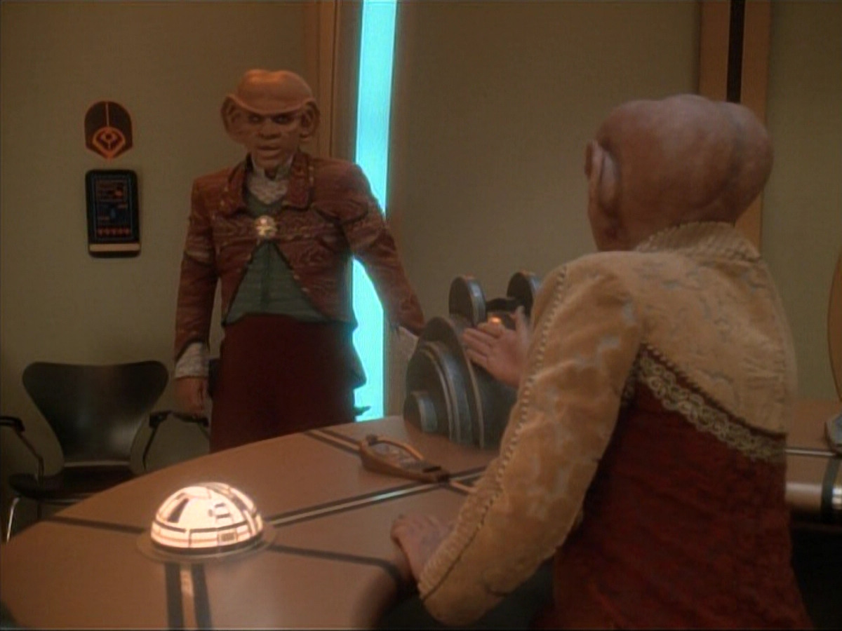 extant_StarTrek_DS9_3x23-FamilyBusiness_02786.jpg