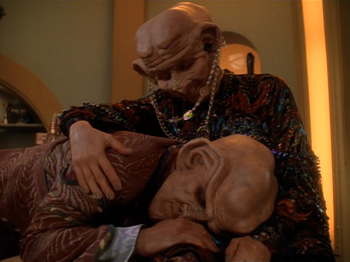 extant_StarTrek_DS9_3x23-FamilyBusiness_03290.jpg