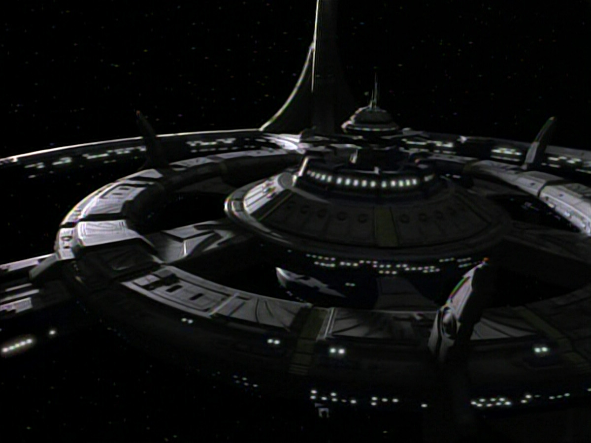 extant_StarTrek_DS9_3x23-FamilyBusiness_03295.jpg