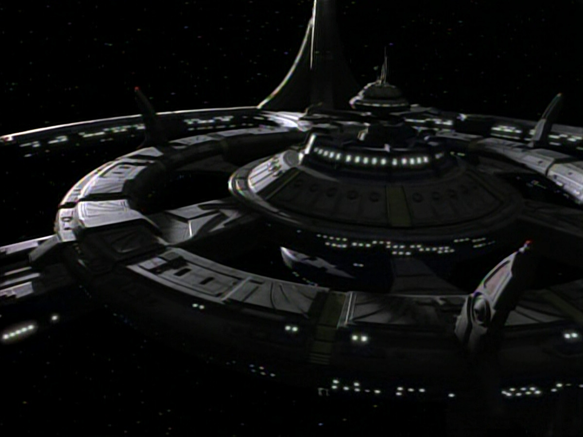 extant_StarTrek_DS9_3x23-FamilyBusiness_03297.jpg