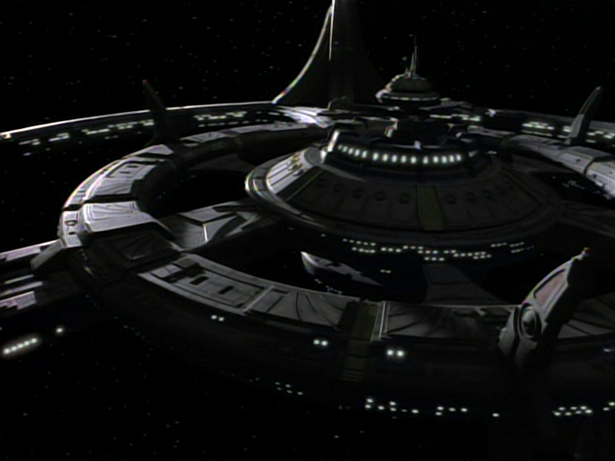extant_StarTrek_DS9_3x23-FamilyBusiness_03298.jpg