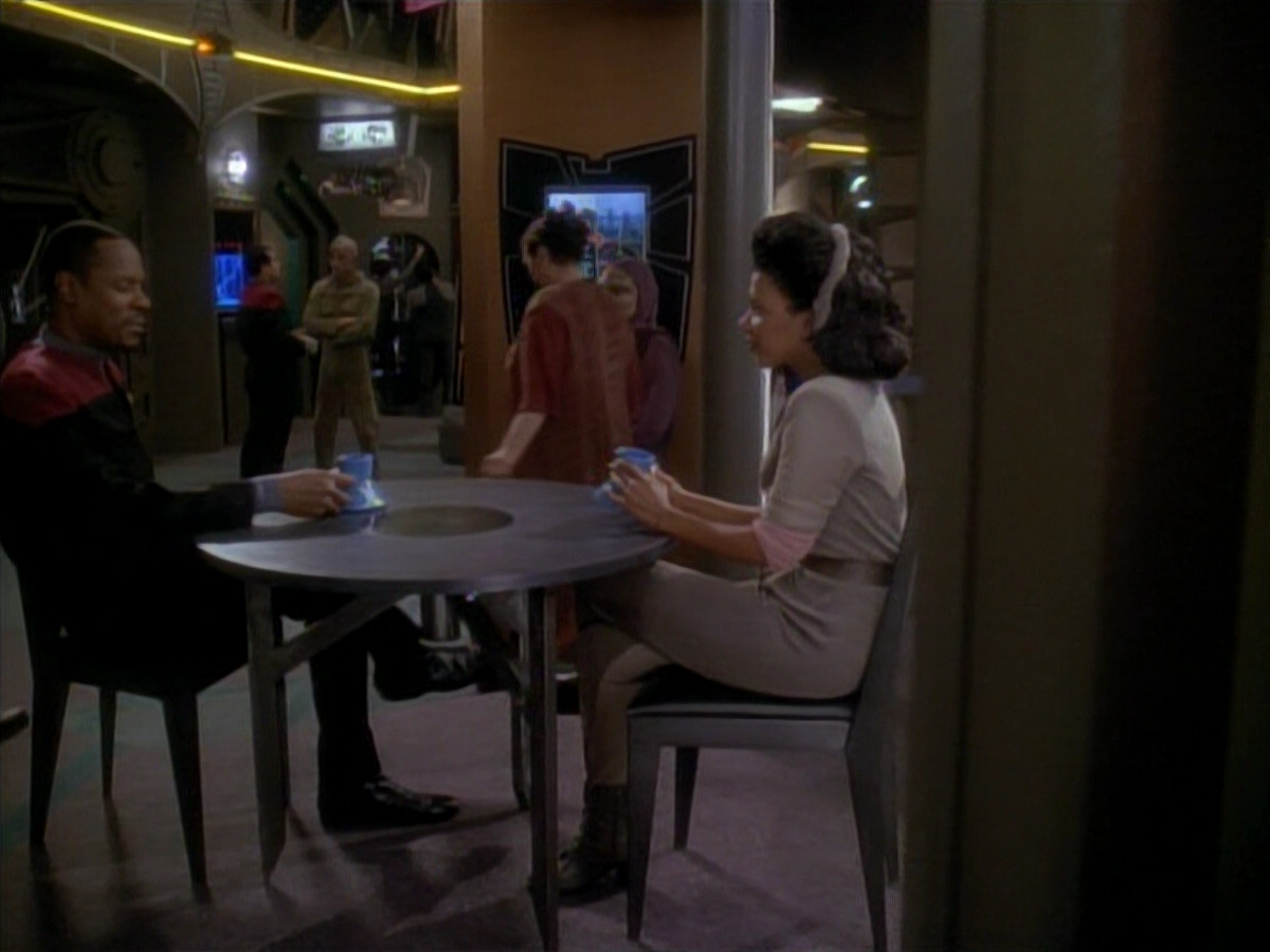 extant_StarTrek_DS9_3x23-FamilyBusiness_03310.jpg