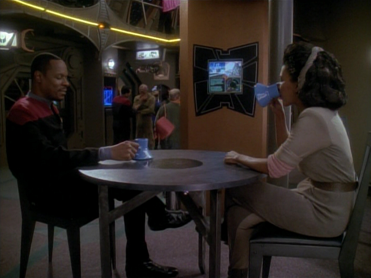 extant_StarTrek_DS9_3x23-FamilyBusiness_03319.jpg