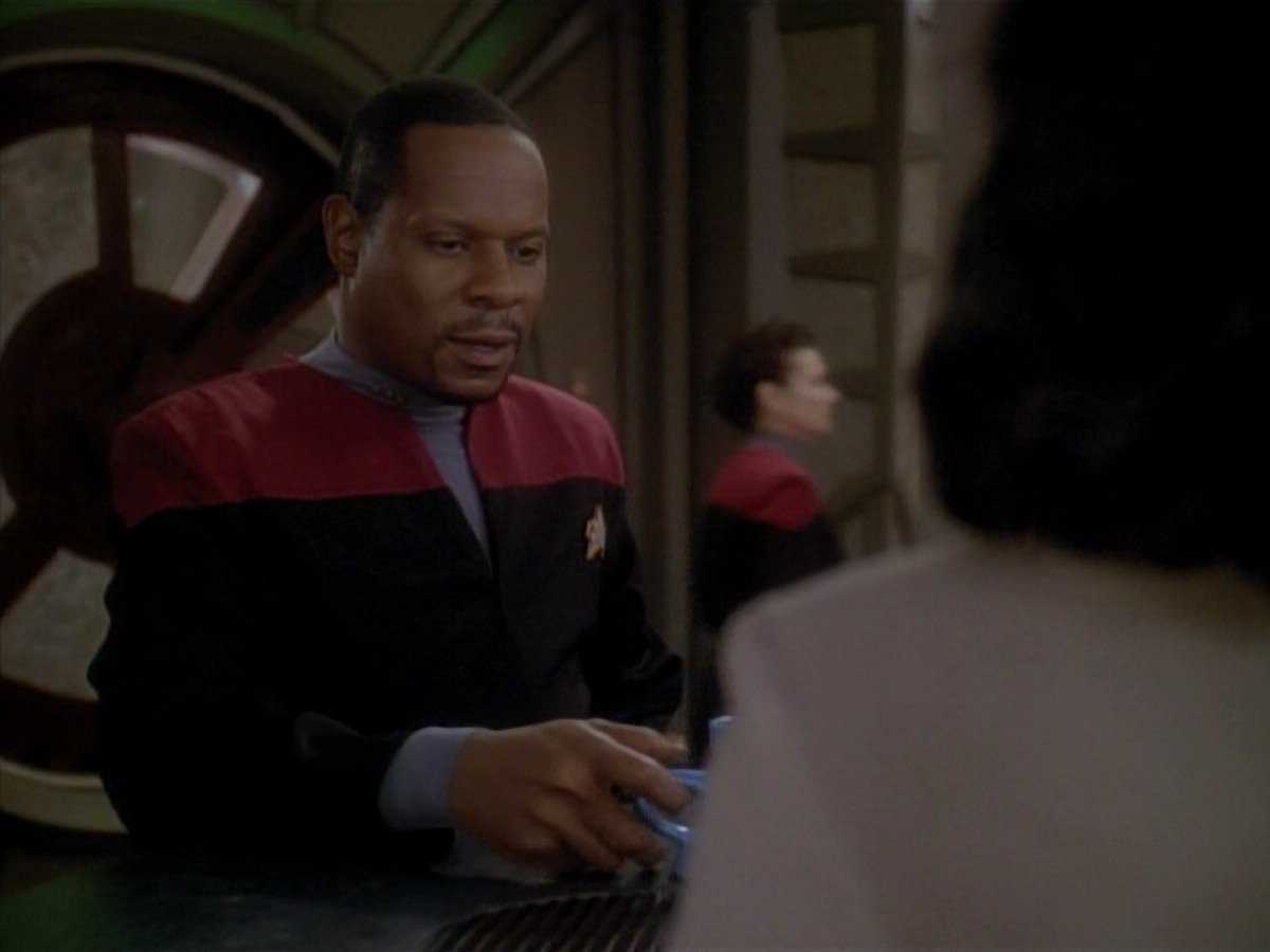 extant_StarTrek_DS9_3x23-FamilyBusiness_03322.jpg