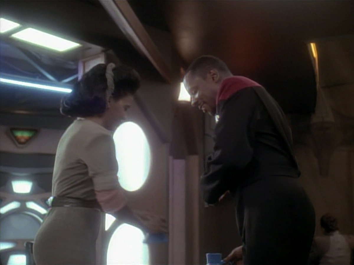 extant_StarTrek_DS9_3x23-FamilyBusiness_03474.jpg