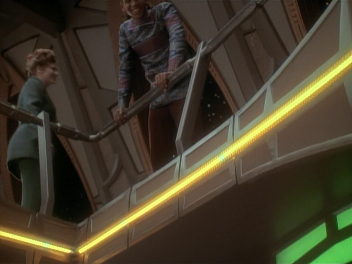 extant_StarTrek_DS9_3x23-FamilyBusiness_03496.jpg