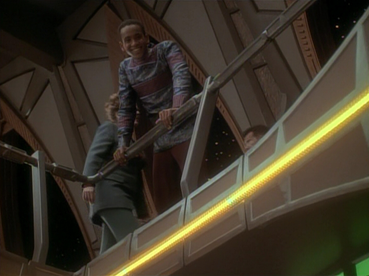 extant_StarTrek_DS9_3x23-FamilyBusiness_03497.jpg