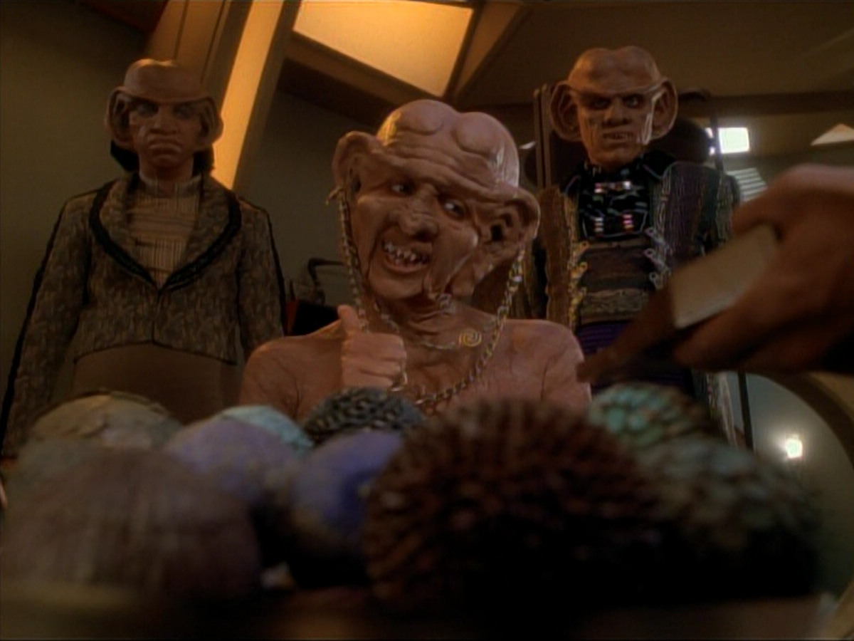 extant_StarTrek_DS9_3x23-FamilyBusiness_03507.jpg