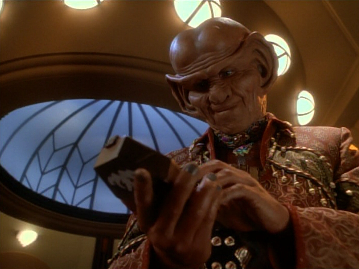 extant_StarTrek_DS9_3x23-FamilyBusiness_03515.jpg