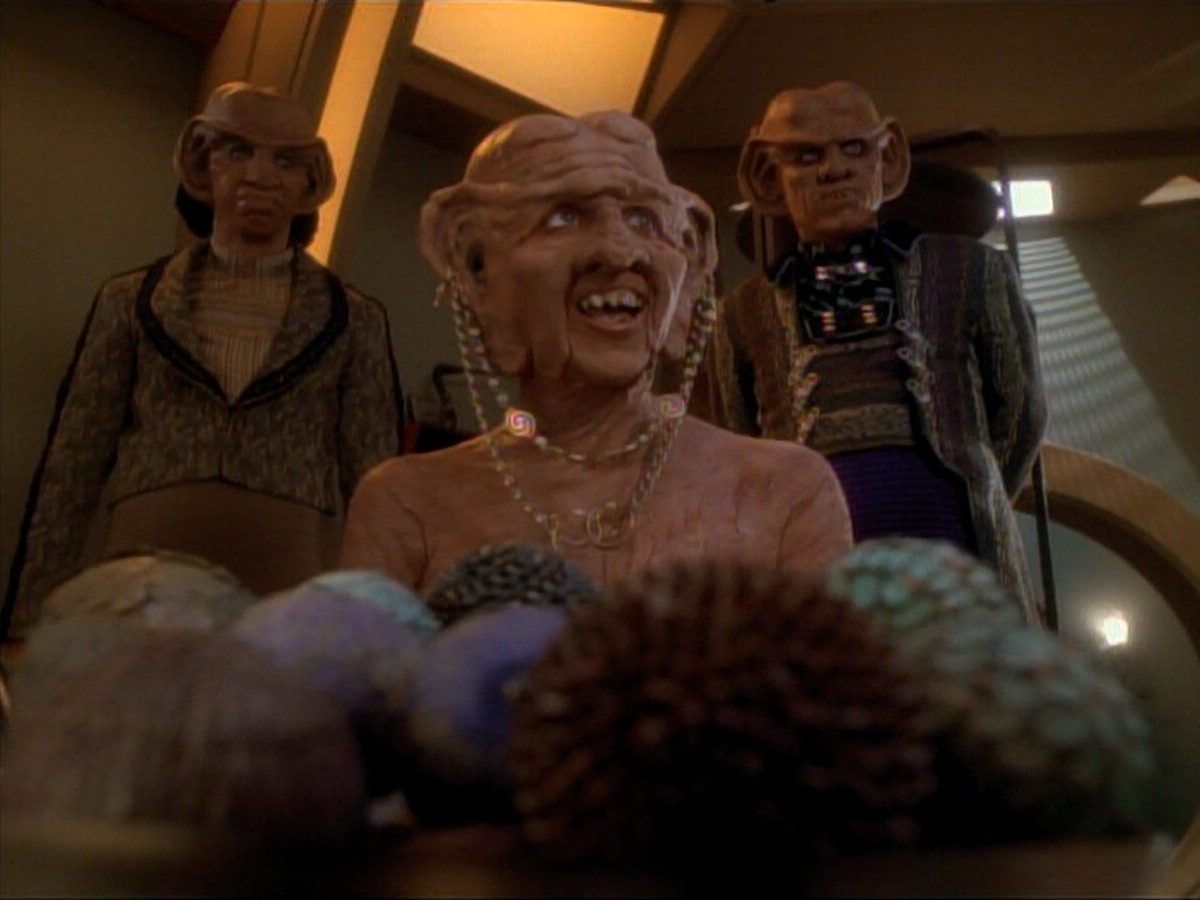 extant_StarTrek_DS9_3x23-FamilyBusiness_03516.jpg