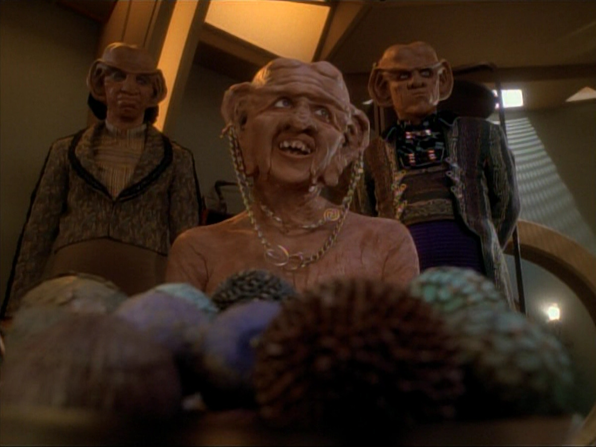 extant_StarTrek_DS9_3x23-FamilyBusiness_03517.jpg