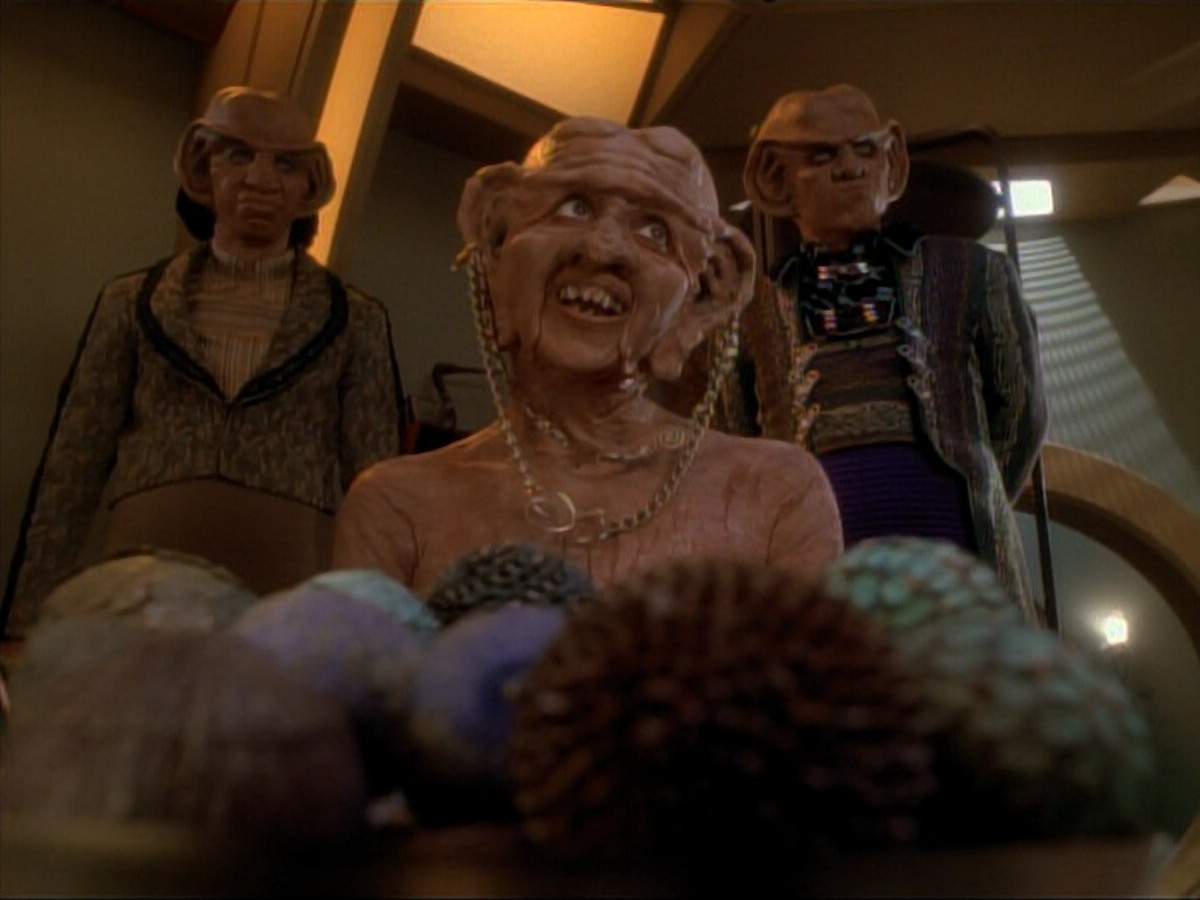 extant_StarTrek_DS9_3x23-FamilyBusiness_03518.jpg